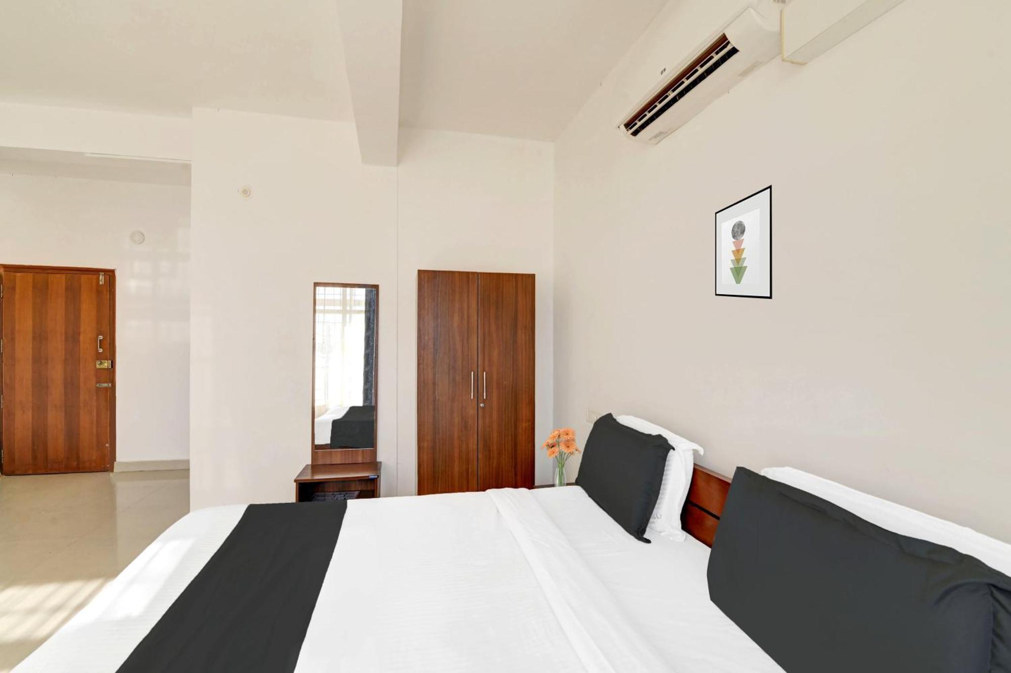 Capital O 73880 Ragsys Hotels Madikeri Exterior foto