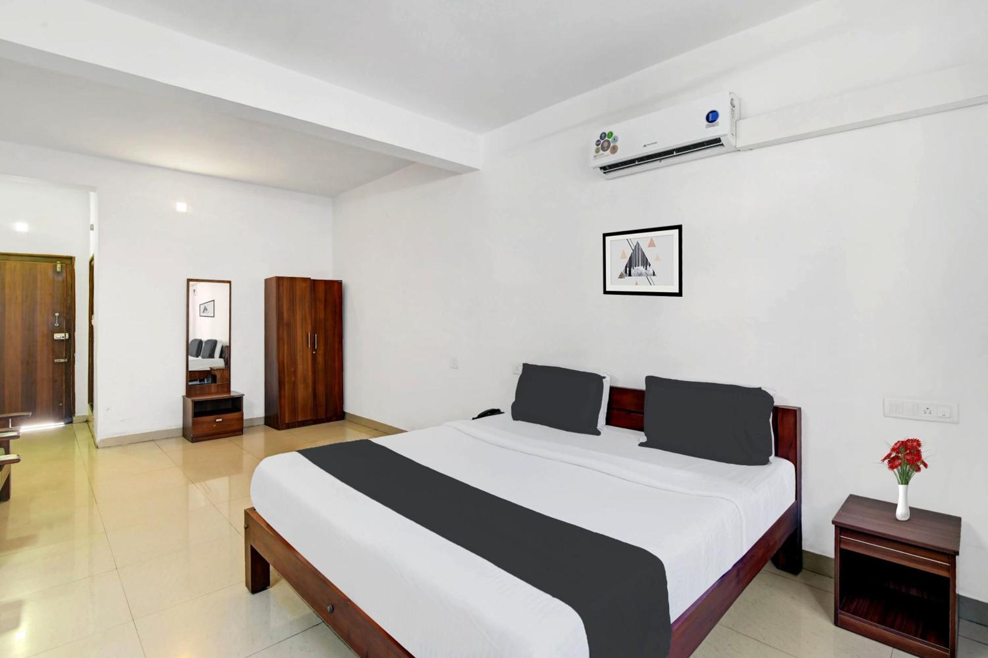 Capital O 73880 Ragsys Hotels Madikeri Exterior foto
