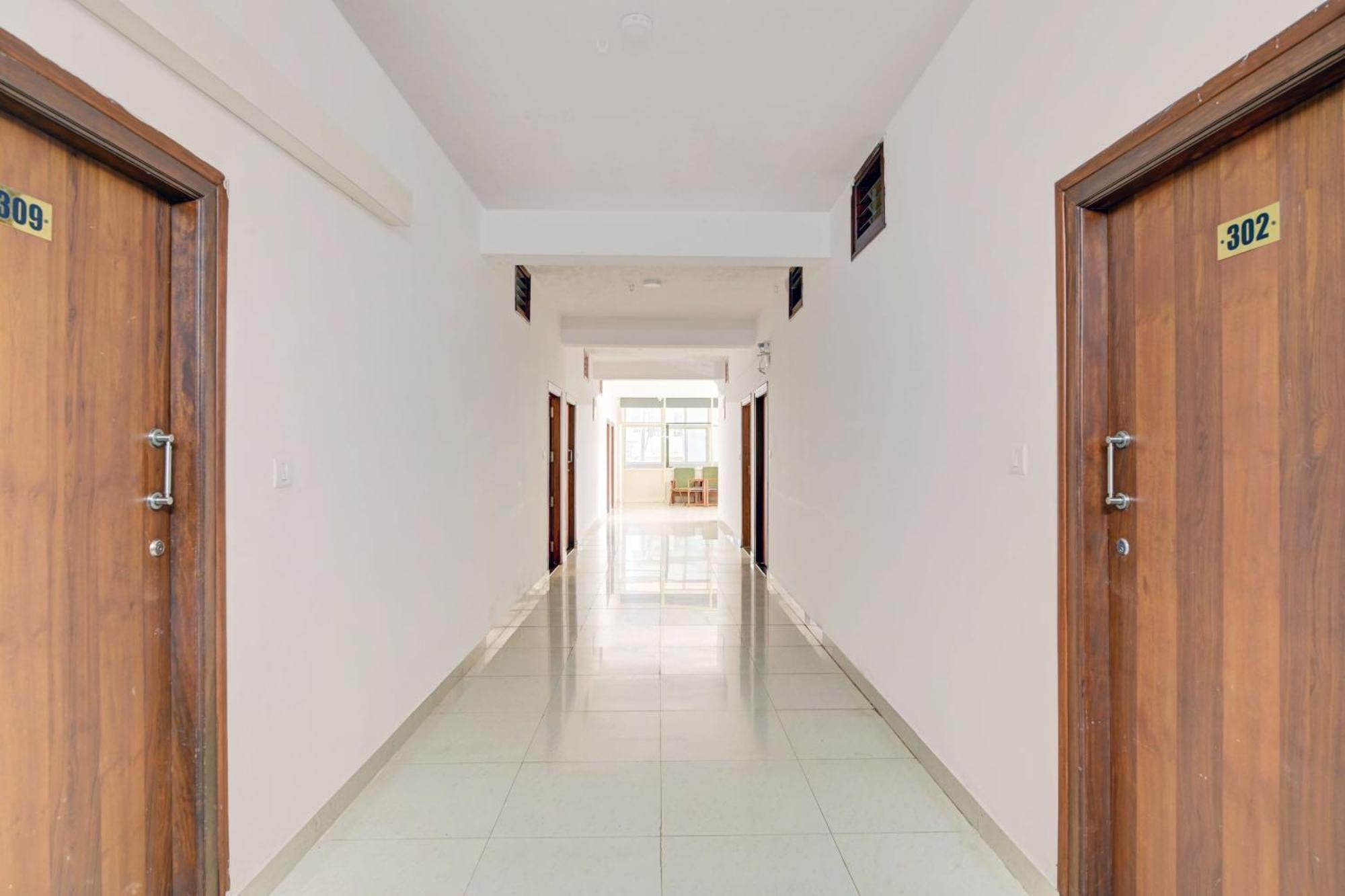 Capital O 73880 Ragsys Hotels Madikeri Exterior foto
